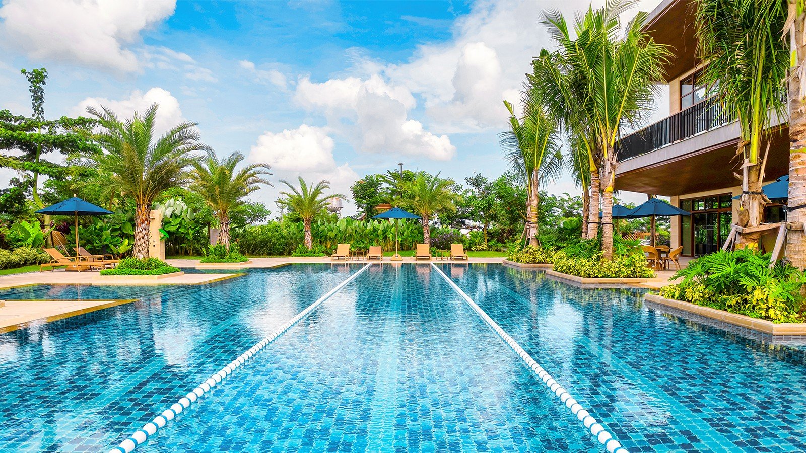 Pool-1600-x-900